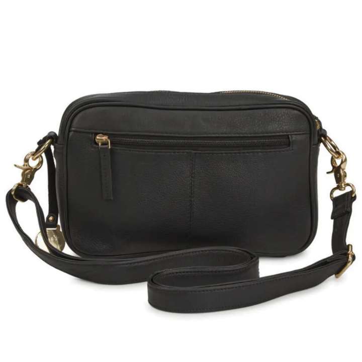 Priser på Style Orion i sort m. skønt hjerte af nitter i guld. Suveræn skulder,- og crossbodytaske med fittings i guld