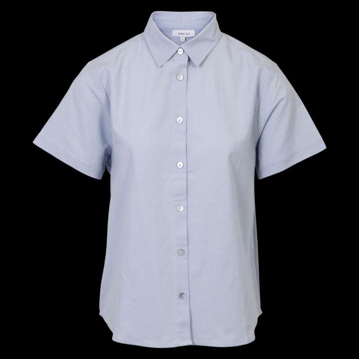 Priser på Steenholt Linett Dame Kortærmet skjorte i hørmix Plus Size - Heavenly Blue - 46