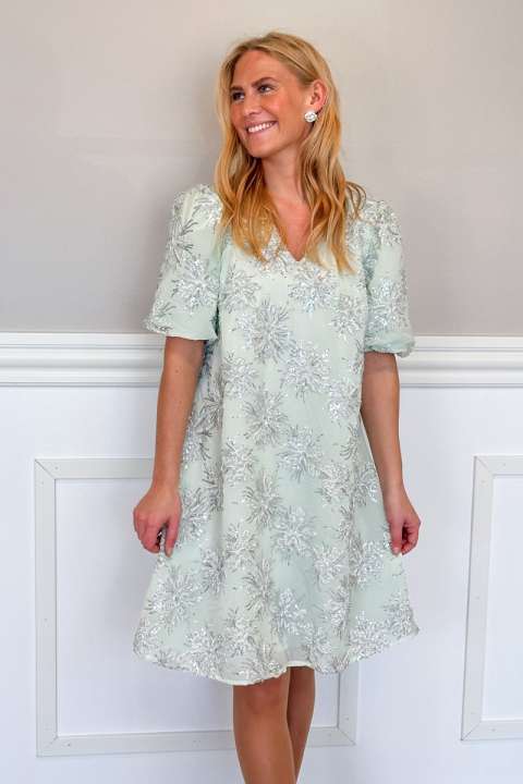 Priser på Loved by Lykke - Kjole - Sparkle Dress - Mint