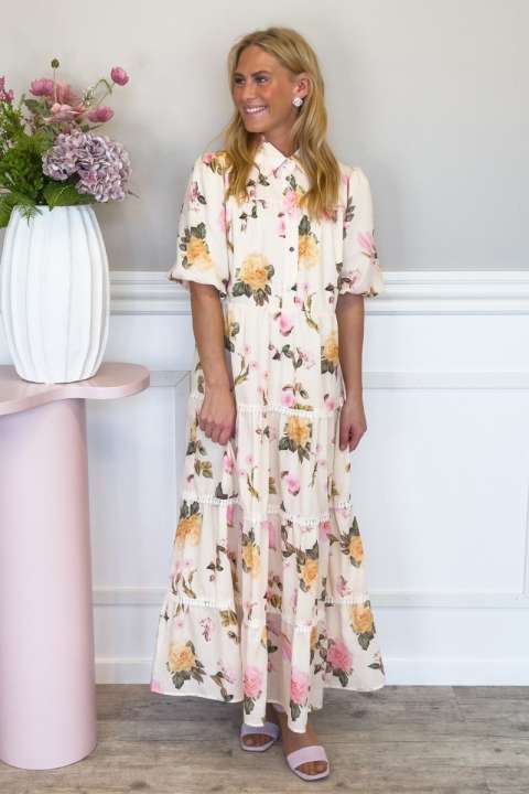 Priser på Loved by Lykke - Kjole - Rose Dress - Yellow Flower