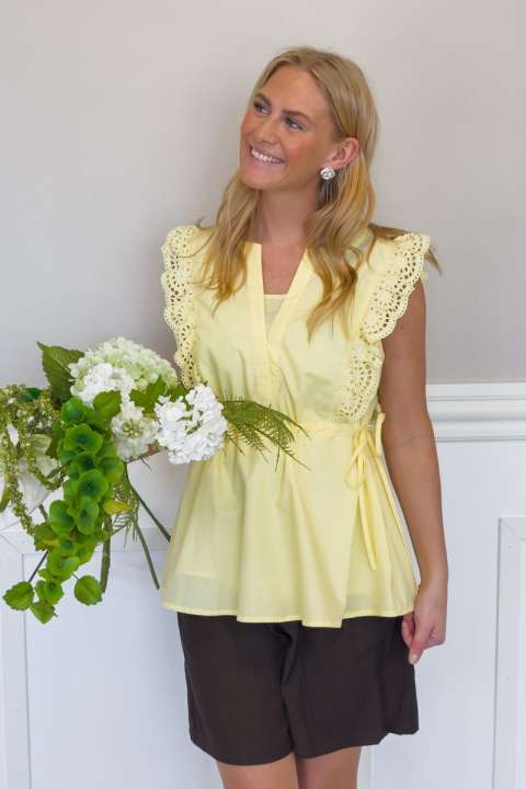 Priser på Loved by Lykke - Top - Lace it Top - Yellow