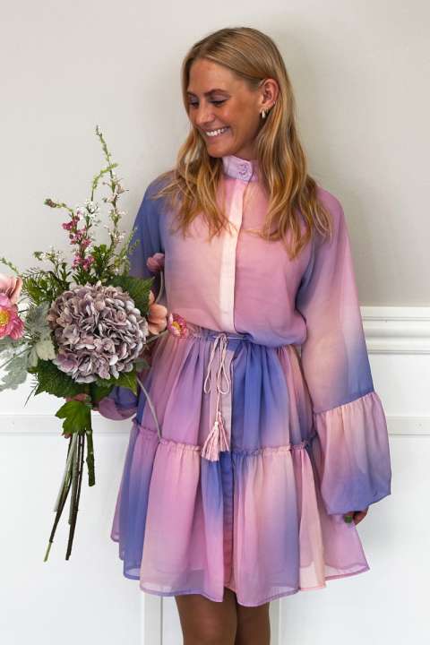 Priser på Loved by Lykke - Kjole - Rainbow Dress - Lilac Peach