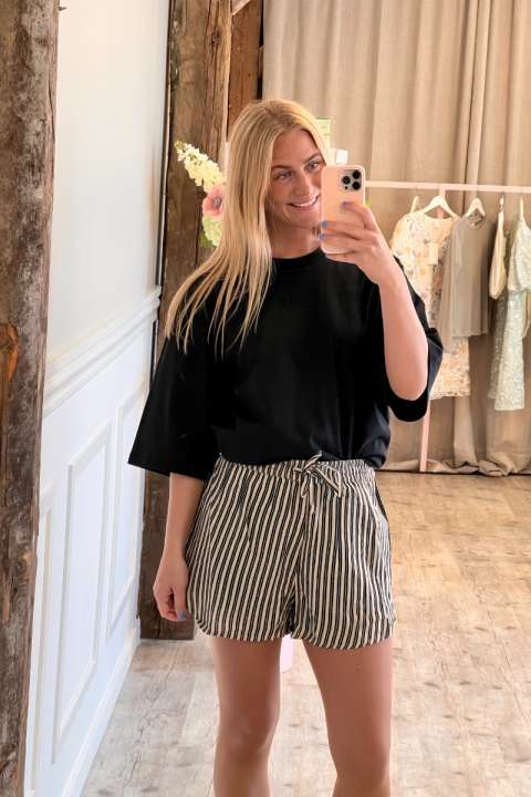 Priser på Ichi - Shorts - IA Foxa Striped Beach SHO - Black Stripe