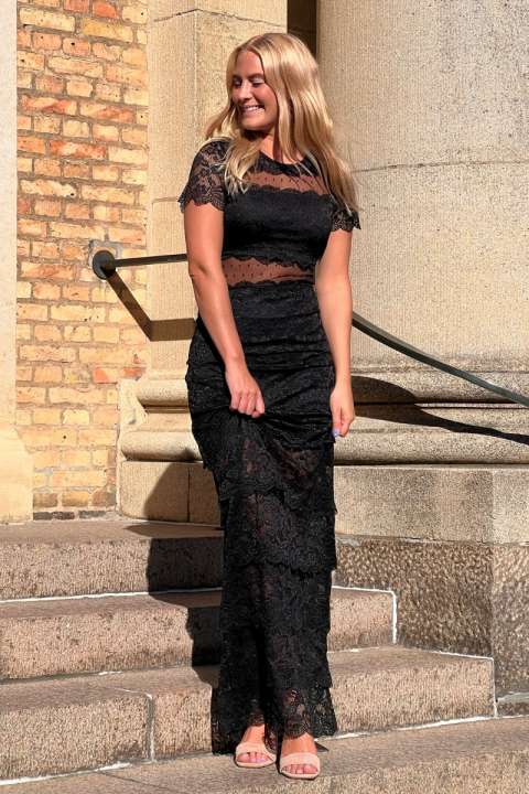 Priser på Loved by Lykke - Kjole - Isabella SS Dress Long Lace - Black