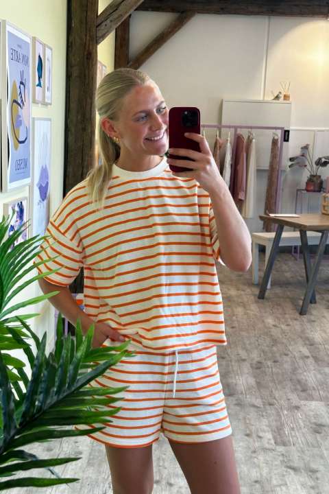 Priser på Pieces - Shorts - PC Chilli Summer HW Shorts Stripe - Cloud Dancer/Mandarin Orange