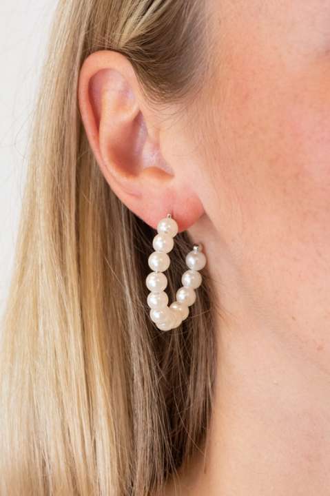 Priser på Lucky Lemon - Øreringe - Vega Pearl Hoops - Sølvfarvet