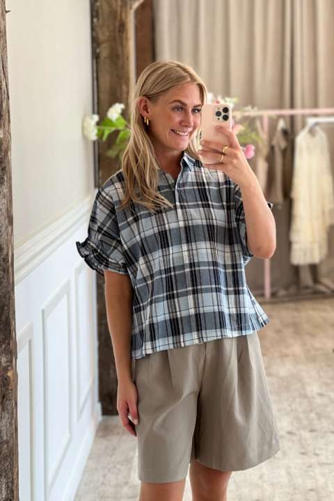Priser på Ichi - Bluse - Sami SH2 - Cashmere Blue w. Navy